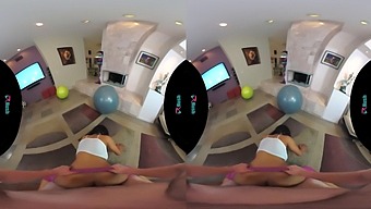 Vrhush:ジェナ・フォックスがヨガパンツで曲がって貫かれる
