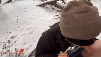 Luna'S Outdoor Public Blowjob Almost Gets Interrupted By Police In Snowy Park